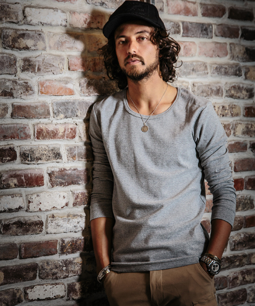 CAMBIO（カンビオ）の「mlt1680 - Span Fraise Stitch U-Neck Long Sleeve Tee（Tシャツ/カットソー・メンズ・ホワイト/ホワイト×ブラック/ホワイト×グレー/ホワイト×ネイビー/ブラック/杢グレー/ネイビー・M/L）」の6枚目の写真