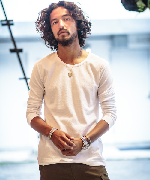 CAMBIO（カンビオ）の「mlt1680 - Span Fraise Stitch U-Neck Long Sleeve Tee（Tシャツ/カットソー・メンズ・ホワイト/ホワイト×ブラック/ホワイト×グレー/ホワイト×ネイビー/ブラック/杢グレー/ネイビー・M/L）」の2枚目の写真