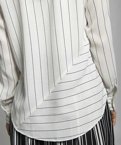 MILLION CARATS（ミリオンカラッツ）の「【2017SPRING】パターンブラウス[DRESS/ドレス]（シャツ/ブラウス・レディース・オフホワイト/ブラック/マルチ・MEDIUM/SMALL）」の6枚目の写真