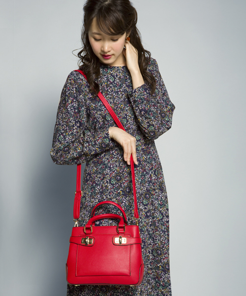 PLAIN CLOTHING（プレーンクロージング）の「ハンドバッグ【PLAIN CLOTHING】（ショルダーバッグ・レディース・グレー/レッド/キャメル/ブラック/アイボリー・FREE）」の5枚目の写真