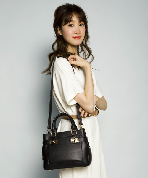 PLAIN CLOTHING（プレーンクロージング）の「ハンドバッグ【PLAIN CLOTHING】（ショルダーバッグ・レディース・グレー/レッド/キャメル/ブラック/アイボリー・FREE）」の3枚目の写真