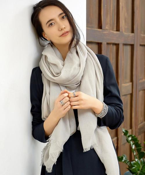 green label relaxing（グリーンレーベルリラクシング）の「KF オオバンムジ ストール◆（ストール/ショール・レディース・ライトグレー/オフホワイト/ライトピンク/ライトブルー・FREE）」の2枚目の写真