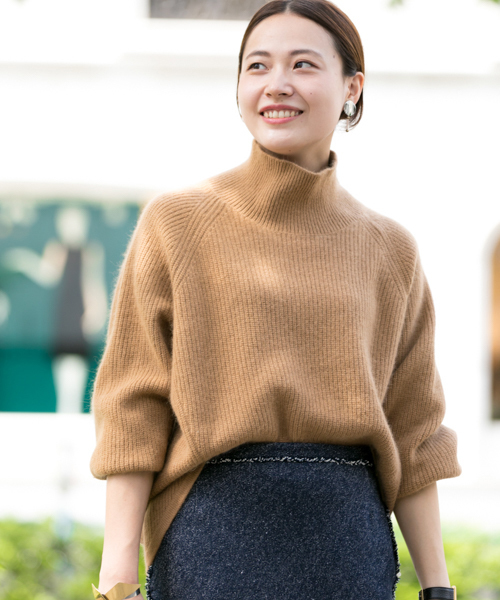 WORK NOT WORK URBAN RESEARCH(ワークノットワークアーバンリサーチ)の「WORK NOT WORK ハイネックボリュームニット(ニット/セーター・レディース・オフホワイト/グレー/キャメル・FREE)」の3枚目の写真