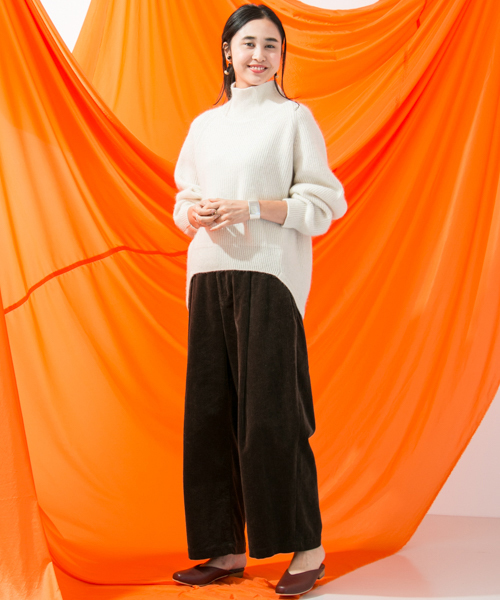 WORK NOT WORK URBAN RESEARCH(ワークノットワークアーバンリサーチ)の「WORK NOT WORK ハイネックボリュームニット(ニット/セーター・レディース・オフホワイト/グレー/キャメル・FREE)」の5枚目の写真
