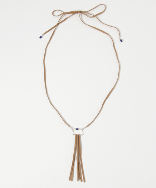 earth music&ecology（アースミュージックアンドエコロジー）の「フェイクスウェードタッセルネックレス（ネックレス・レディース・ベージュ/ネイビー/ピンク・FREE）」の2枚目の写真