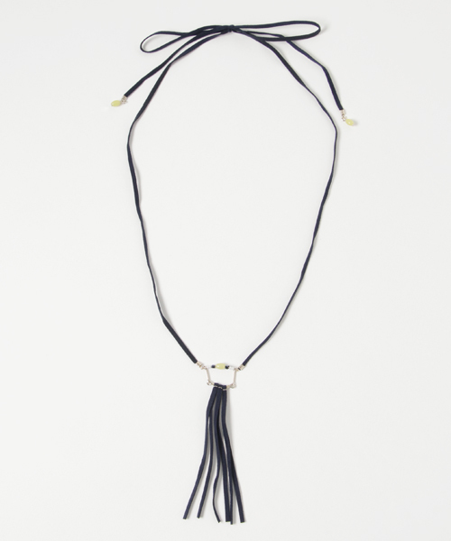 earth music&ecology（アースミュージックアンドエコロジー）の「フェイクスウェードタッセルネックレス（ネックレス・レディース・ベージュ/ネイビー/ピンク・FREE）」の3枚目の写真