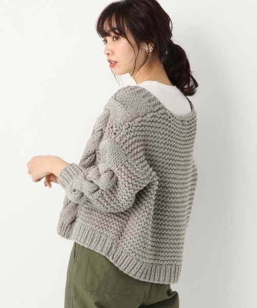 A part by(アパートバイ)の「HAND/CoAcケーブルカーディガン 781109 (カーディガン/ボレロ・レディース・ホワイト/ベージュ/グレー・FREE)」の16枚目の写真