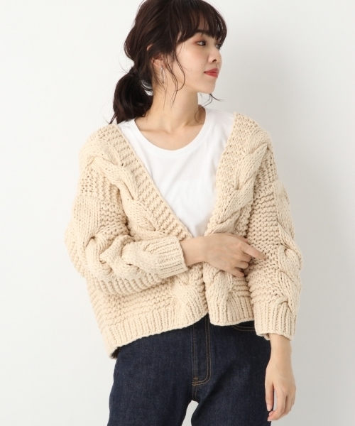 A part by(アパートバイ)の「HAND/CoAcケーブルカーディガン 781109 (カーディガン/ボレロ・レディース・ホワイト/ベージュ/グレー・FREE)」の10枚目の写真