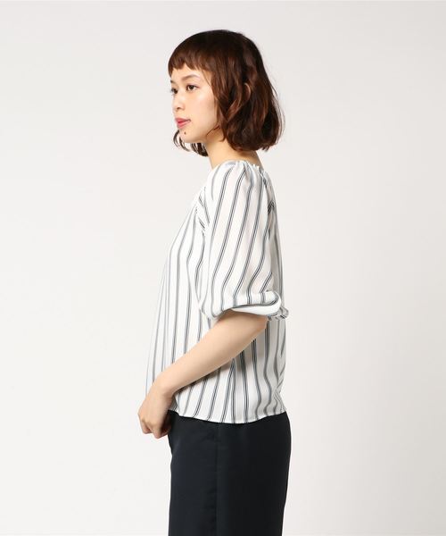 NATURAL BEAUTY BASIC（ナチュラルビューティーベーシック）の「ボリュームスリーブブラウス（シャツ/ブラウス・レディース・ブラック/ホワイト系その他/ブラウン・MEDIUM/SMALL）」の4枚目の写真