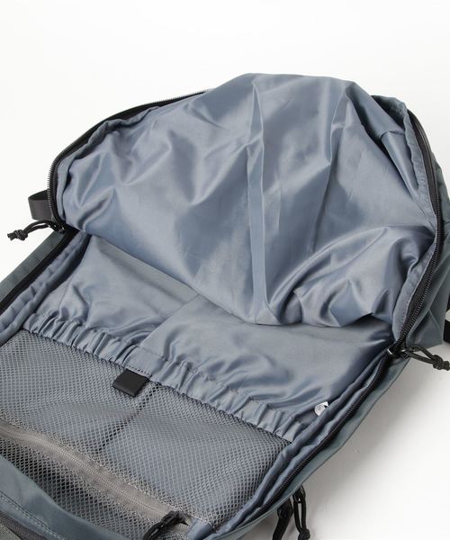 HYSTERIC GLAMOUR（ヒステリックグラマー）の「ZIP バックパック（トートバッグ・メンズ・チャコールグレー/ブラック/レッド・FREE）」の4枚目の写真
