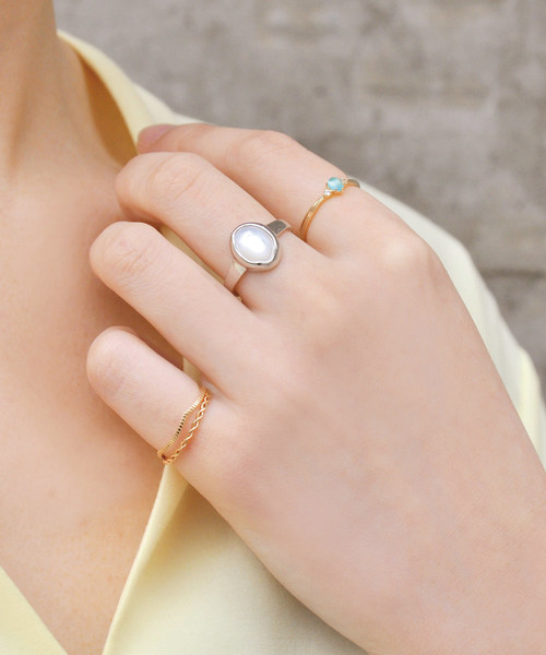 TAKE-UP（テイクアップ）の「【ZOZO限定】SV ホワイトシェル　ブライトリング（ロジウムコーティング）（リング・レディース・ホワイトゴールド・#10/#12）」の5枚目の写真