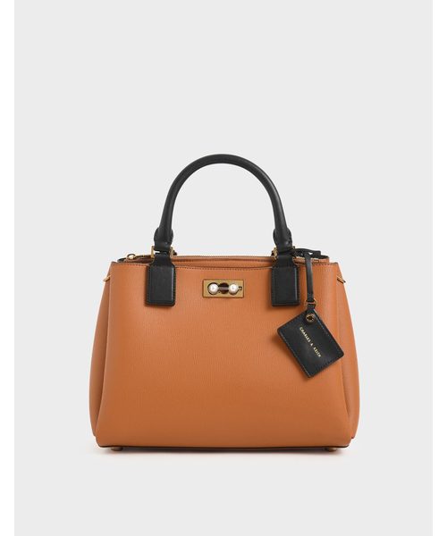 CHARLES & KEITH（チャールズ & キース）の「クロックエフェクト ラージストラクチャーバッグ / Croc-Effect Large Structured Bag（トートバッグ・レディース・ブラック/ベージュ/オリーブ/ブルー/タン・L）」の3枚目の写真
