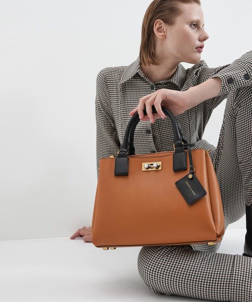 CHARLES & KEITH（チャールズ & キース）の「クロックエフェクト ラージストラクチャーバッグ / Croc-Effect Large Structured Bag（トートバッグ・レディース・ブラック/ベージュ/オリーブ/ブルー/タン・L）」の18枚目の写真