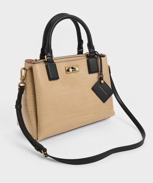 CHARLES & KEITH（チャールズ & キース）の「クロックエフェクト ラージストラクチャーバッグ / Croc-Effect Large Structured Bag（トートバッグ・レディース・ブラック/ベージュ/オリーブ/ブルー/タン・L）」の11枚目の写真