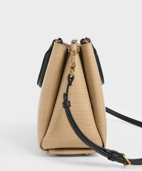 CHARLES & KEITH（チャールズ & キース）の「クロックエフェクト ラージストラクチャーバッグ / Croc-Effect Large Structured Bag（トートバッグ・レディース・ブラック/ベージュ/オリーブ/ブルー/タン・L）」の20枚目の写真