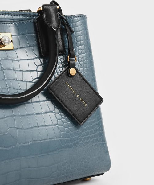 CHARLES & KEITH（チャールズ & キース）の「クロックエフェクト ラージストラクチャーバッグ / Croc-Effect Large Structured Bag（トートバッグ・レディース・ブラック/ベージュ/オリーブ/ブルー/タン・L）」の16枚目の写真