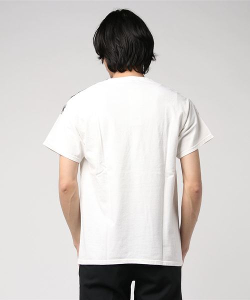 NO ID.(ノーアイディ)の「【NO ID.】Cotton Jersey Wing Print T-shirt / コットン 天竺 ウィング プリント Tシャツ(Tシャツ/カットソー・メンズ・ブラック/レッド/ブルー・1/2)」の5枚目の写真