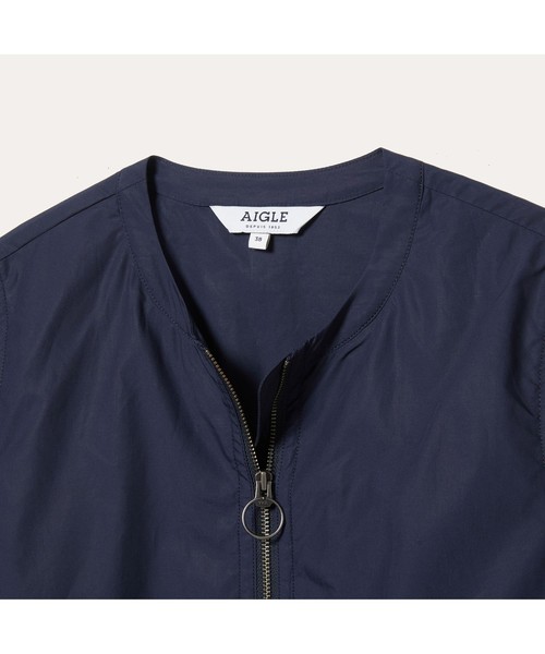 AIGLE(エーグル)の「撥水 フワクシャ ドゥ ショートジャケット(ブルゾン・レディース・ベージュ/ライトグリーン/ダークネイビー・40/38/36)」の7枚目の写真
