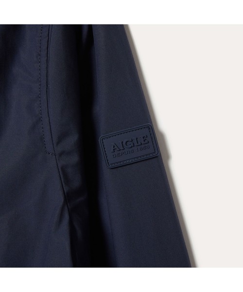 AIGLE(エーグル)の「撥水 フワクシャ ドゥ ショートジャケット(ブルゾン・レディース・ベージュ/ライトグリーン/ダークネイビー・40/38/36)」の6枚目の写真