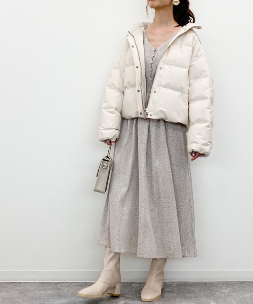 archives（アルシーヴ）の「ホワイトグースシームレスフードダウン（ダウンジャケット/コート・レディース・ブラック/アイボリー/グレー系その他・MEDIUM）」の5枚目の写真