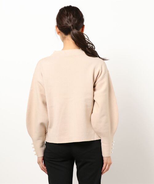 INTERPLANET（インタープラネット）の「ミラノリブ袖口パール釦プルオーバー（ニット/セーター・レディース・ブラック/サックスブルー/イエロー/ライトベージュ・FREE）」の6枚目の写真