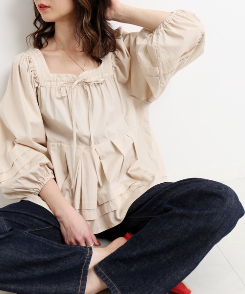 SLOBE IENA（スローブイエナ）の「タイプライタースクエアネックタックブラウス【手洗い可能】◆（シャツ/ブラウス・レディース・ホワイト/ブラック/ベージュ・FREE）」の7枚目の写真