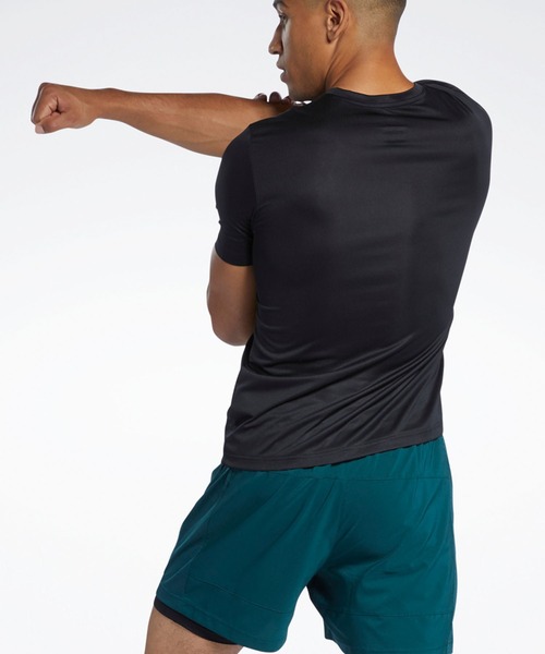 Reebok(リーボック)の「ラン エッセンシャル グラフィック Tシャツ / RUN ESSENTIALS GRAPHIC T-SHIRT(Tシャツ/カットソー・メンズ・アクア/ブラック・SMALL/MEDIUM/LARGE/X-LARGE/XX-LARGE/X-SMALL/XXX-LARGE)」の3枚目の写真