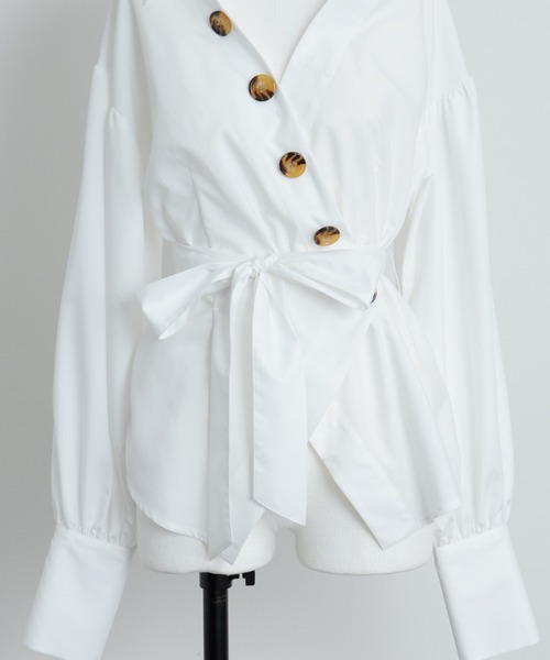 SHEER flow（シアーフロウ）の「【インフルエンサー Yukiko Sanoプロデュースアイテム】カシュクールボタンブラウス（シャツ/ブラウス・レディース・オフホワイト・FREE）」の11枚目の写真