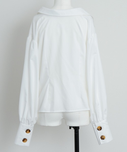 SHEER flow（シアーフロウ）の「【インフルエンサー Yukiko Sanoプロデュースアイテム】カシュクールボタンブラウス（シャツ/ブラウス・レディース・オフホワイト・FREE）」の5枚目の写真