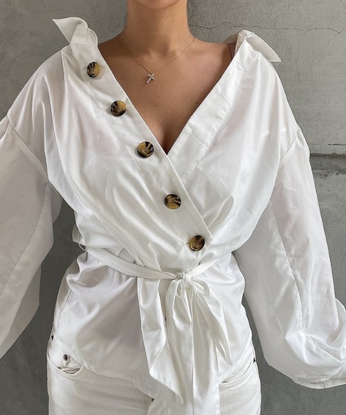 SHEER flow（シアーフロウ）の「【インフルエンサー Yukiko Sanoプロデュースアイテム】カシュクールボタンブラウス（シャツ/ブラウス・レディース・オフホワイト・FREE）」の6枚目の写真