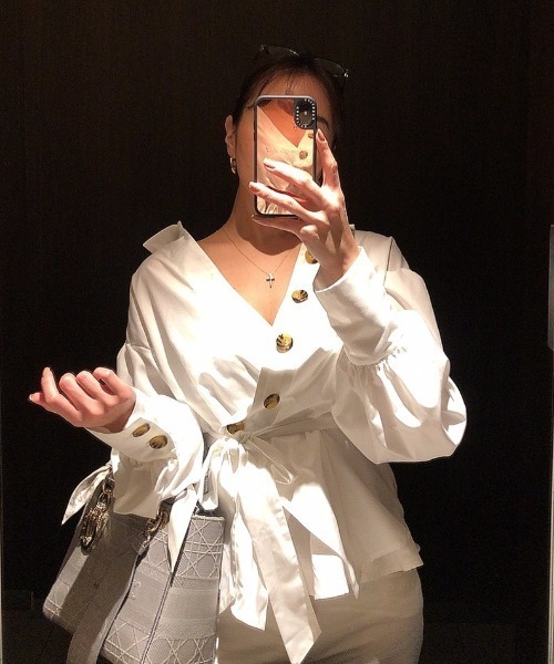 SHEER flow（シアーフロウ）の「【インフルエンサー Yukiko Sanoプロデュースアイテム】カシュクールボタンブラウス（シャツ/ブラウス・レディース・オフホワイト・FREE）」の4枚目の写真