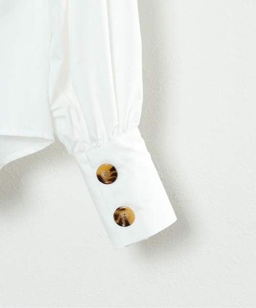 SHEER flow（シアーフロウ）の「【インフルエンサー Yukiko Sanoプロデュースアイテム】カシュクールボタンブラウス（シャツ/ブラウス・レディース・オフホワイト・FREE）」の19枚目の写真