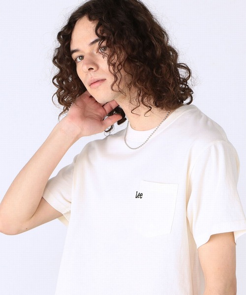Lee（リー）の「【ユニセックス】ワンポイントロゴ刺繍 半袖Tシャツ（Tシャツ/カットソー・メンズ・ブラック/ベージュ/パープル/オフホワイト/ブルー/ベージュ系その他・SMALL/MEDIUM/LARGE/X-LARGE）」の2枚目の写真