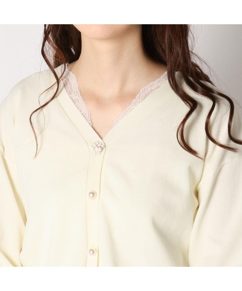 LODISPOTTO（ロディスポット）の「ビジューボタンＶネックカーディガン（カーディガン/ボレロ・レディース・ホワイト/ラベンダー/イエロー系その他/ブラック/ピンク・MEDIUM）」の10枚目の写真