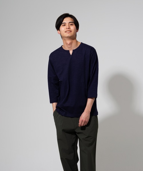 Blue Standard (ブルースタンダード)の「【BLUE STANDARD】オーガニックコットン スラブ7分袖キーネックTシャツ サスティナビリティアイテム(Tシャツ/カットソー・メンズ・ブラック/ブラウン/ホワイト/ネイビー/オリーブ・X-LARGE/SMALL/LARGE/MEDIUM)」の1枚目の写真