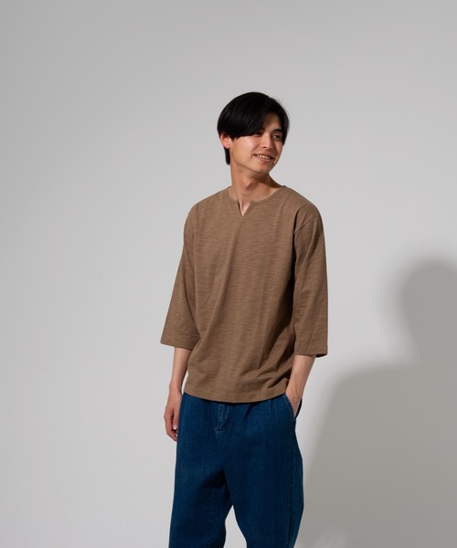 Blue Standard (ブルースタンダード)の「【BLUE STANDARD】オーガニックコットン スラブ7分袖キーネックTシャツ サスティナビリティアイテム(Tシャツ/カットソー・メンズ・ブラック/ブラウン/ホワイト/ネイビー/オリーブ・X-LARGE/SMALL/LARGE/MEDIUM)」の18枚目の写真