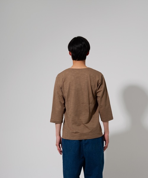 Blue Standard (ブルースタンダード)の「【BLUE STANDARD】オーガニックコットン スラブ7分袖キーネックTシャツ サスティナビリティアイテム(Tシャツ/カットソー・メンズ・ブラック/ブラウン/ホワイト/ネイビー/オリーブ・X-LARGE/SMALL/LARGE/MEDIUM)」の20枚目の写真