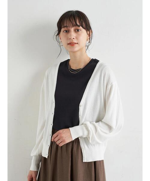 earth music&ecology（アースミュージックアンドエコロジー）の「Vネックニットカーディガン ＊（カーディガン/ボレロ・レディース・ブラック/ホワイト系その他2/オフホワイト/ブルー・FREE）」の6枚目の写真