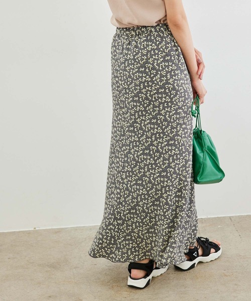 ROPE' PICNIC(ロペピクニック)の「【着丈調節の出来る】フラワーマーメイドマキシスカート(スカート・レディース・ラベンダー/ブルー/イエロー/チャコールグレー・36/38)」の2枚目の写真