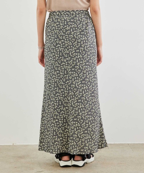 ROPE' PICNIC(ロペピクニック)の「【着丈調節の出来る】フラワーマーメイドマキシスカート(スカート・レディース・ラベンダー/ブルー/イエロー/チャコールグレー・36/38)」の6枚目の写真