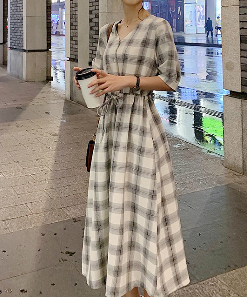 Emi エミプラス の Vネックチェックロングワンピース ワンピース Wear