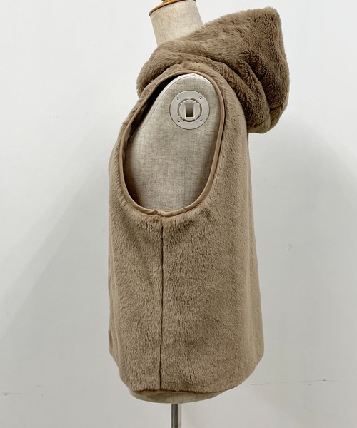 LUGIVA(ルギヴァ)の「ボアライナー付マウンテンパーカー(ライナー取り外し可能)(マウンテンパーカー・レディース・ブラック/ベージュ・M)」の17枚目の写真