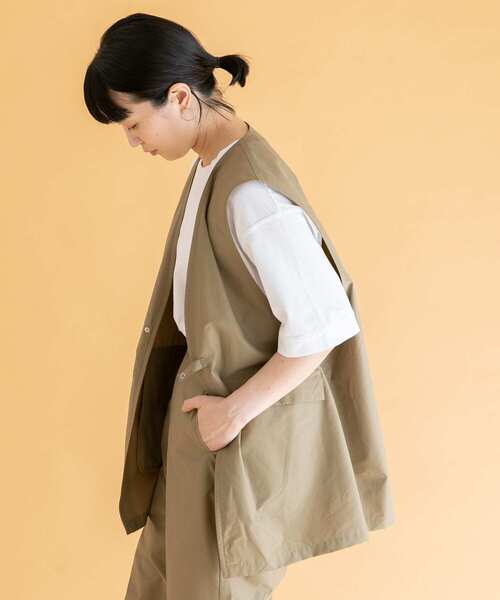 unify（ユニファイ）の「UNIFY　Cotton Nylon Vest（ベスト・レディース・ベージュ/ネイビー・ONE）」の3枚目の写真