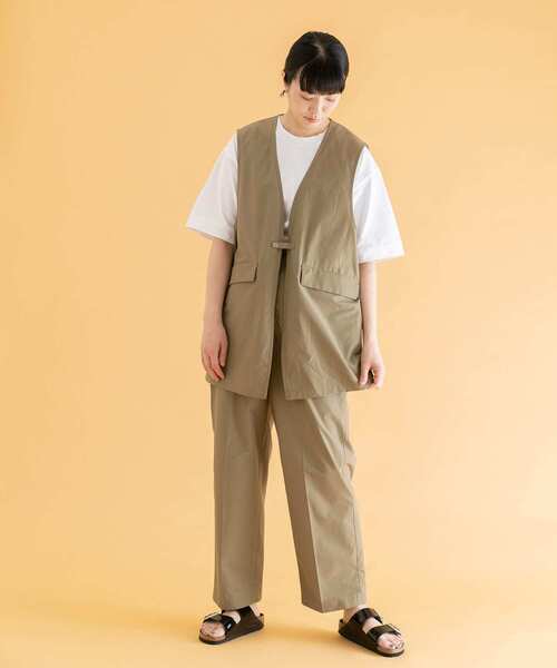 unify（ユニファイ）の「UNIFY　Cotton Nylon Vest（ベスト・レディース・ベージュ/ネイビー・ONE）」の4枚目の写真