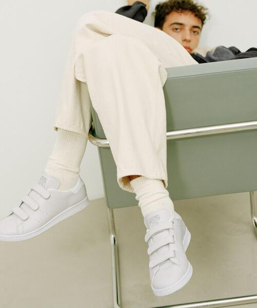 adidas Originals（アディダスオリジナルス）の「【別注】 ＜adidas Originals(アディダス オリジナルス)＞ STANSMITH CF/スタンスミス コンフォート（スニーカー・メンズ・ライトグレー・25cm/25.5cm/26cm/26.5cm/27cm/27.5cm/28cm/28.5cm/29cm）」の2枚目の写真