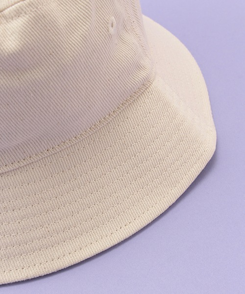 LOVETOXIC（ラブトキシック）の「カレッジ刺しゅうバケットハット（ハット・キッズ・アイボリー/サックスブルー/ブラック/マルチ・FREE）」の9枚目の写真