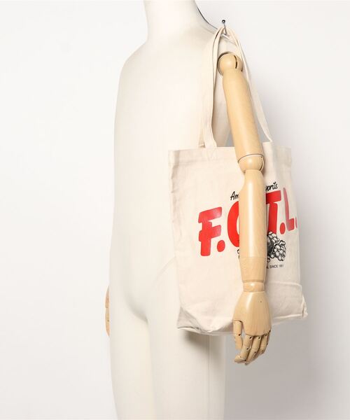 FRUIT OF THE LOOM(フルーツオブザルーム)の「FRUIT OF THE LOOM/(U)FTL FFGS SOUVENIR TOTE BAG(トートバッグ・レディース・ホワイト/オフホワイト/レッド・FREE)」の7枚目の写真