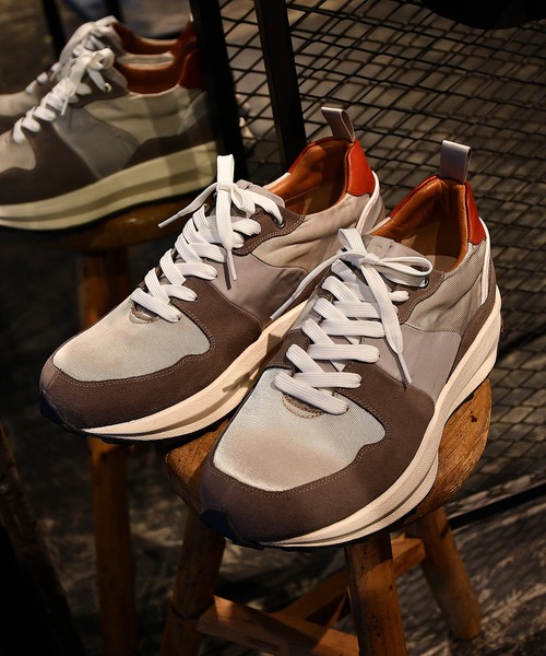 Johnbull Private labo（ジョンブルプライベートラボ）の「WEB限定【EARLE×JOHNBULL】別注スニーカー（スニーカー・メンズ・ネイビー/ベージュ・37/40/42/44/39）」の2枚目の写真