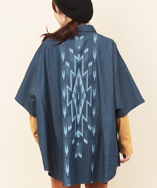 チチカカ(チチカカ)の「抜染ダンガリードルマンシャツ(シャツ/ブラウス・レディース・インディゴブルー/ブルー・FREE)」の2枚目の写真