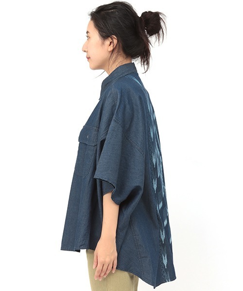 チチカカ(チチカカ)の「抜染ダンガリードルマンシャツ(シャツ/ブラウス・レディース・インディゴブルー/ブルー・FREE)」の11枚目の写真